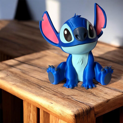 3D Printed Stitch Sitting Figure on Display Stand – Cute Alien Collectible Decor Toy